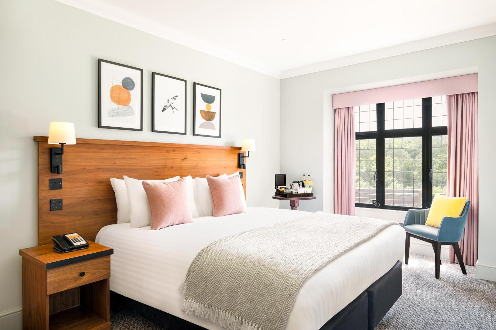 Voco Lythe Hill Hotel & Spa By Ihg Haslemere Buitenkant foto