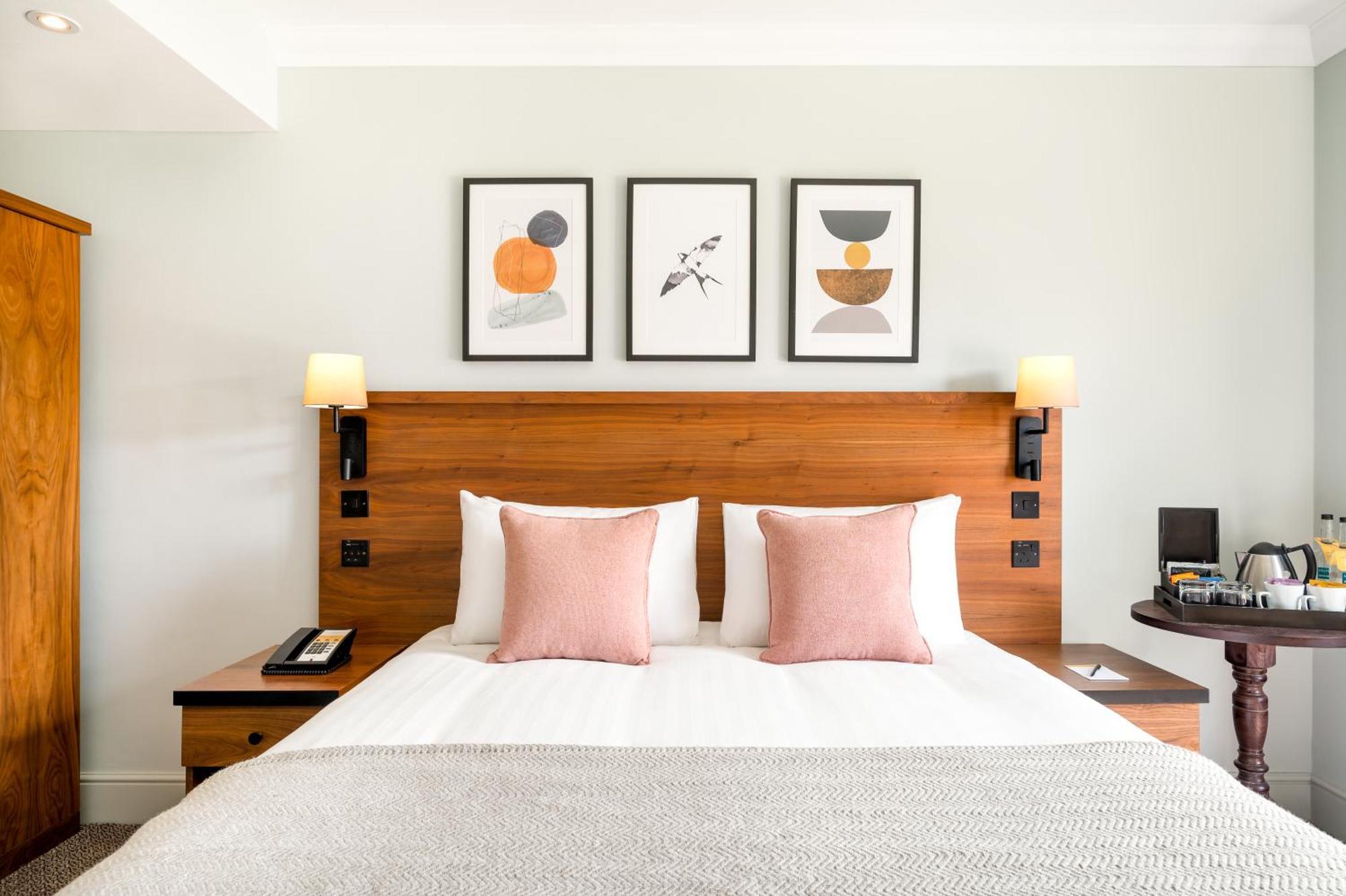 Voco Lythe Hill Hotel & Spa By Ihg Haslemere Buitenkant foto