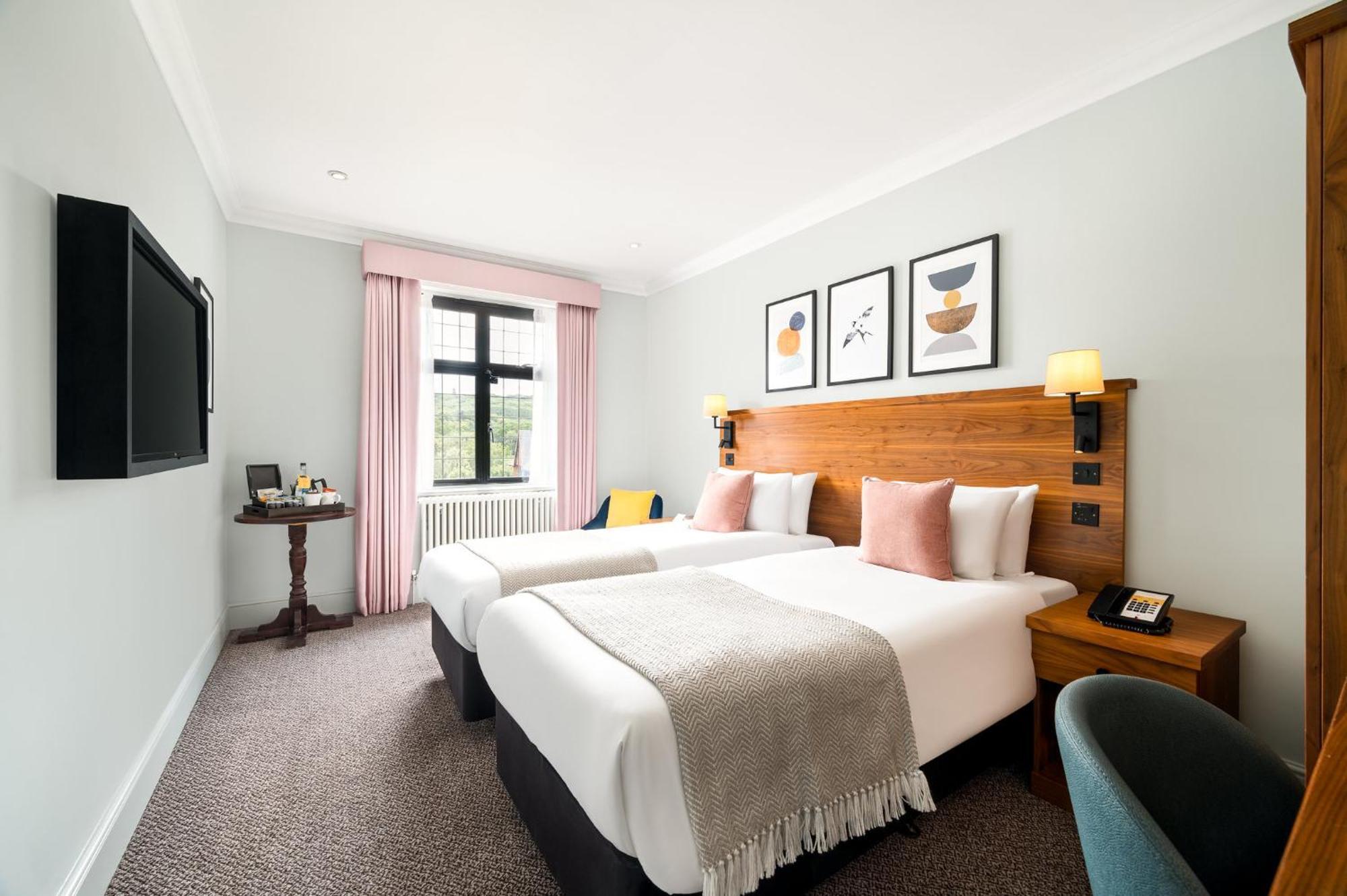 Voco Lythe Hill Hotel & Spa By Ihg Haslemere Buitenkant foto