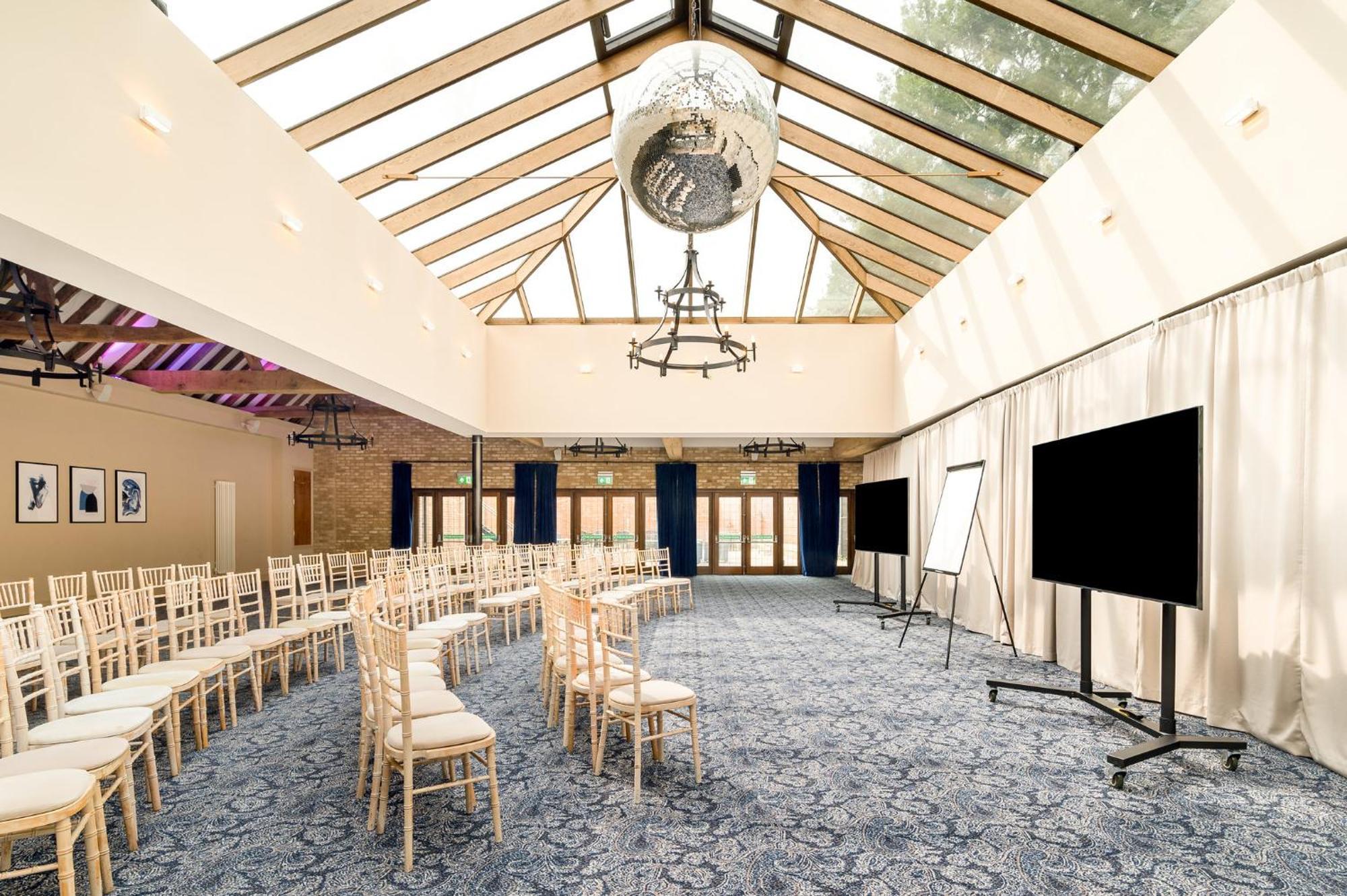 Voco Lythe Hill Hotel & Spa By Ihg Haslemere Buitenkant foto