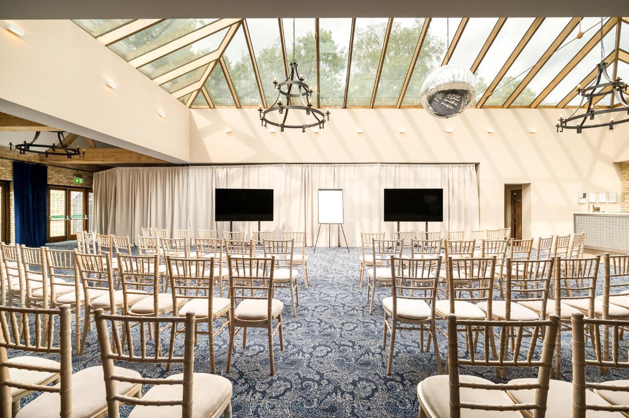 Voco Lythe Hill Hotel & Spa By Ihg Haslemere Buitenkant foto