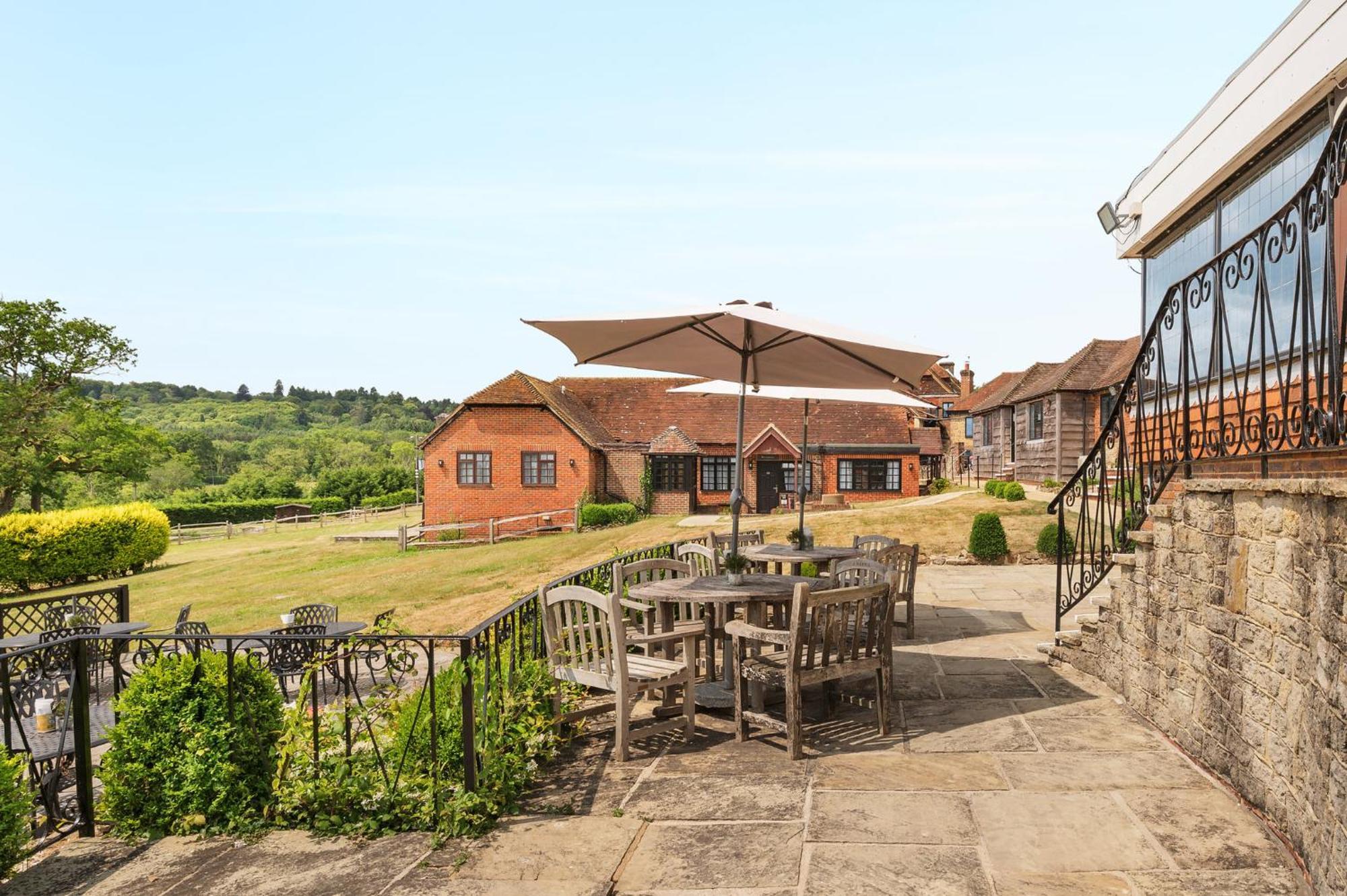 Voco Lythe Hill Hotel & Spa By Ihg Haslemere Buitenkant foto