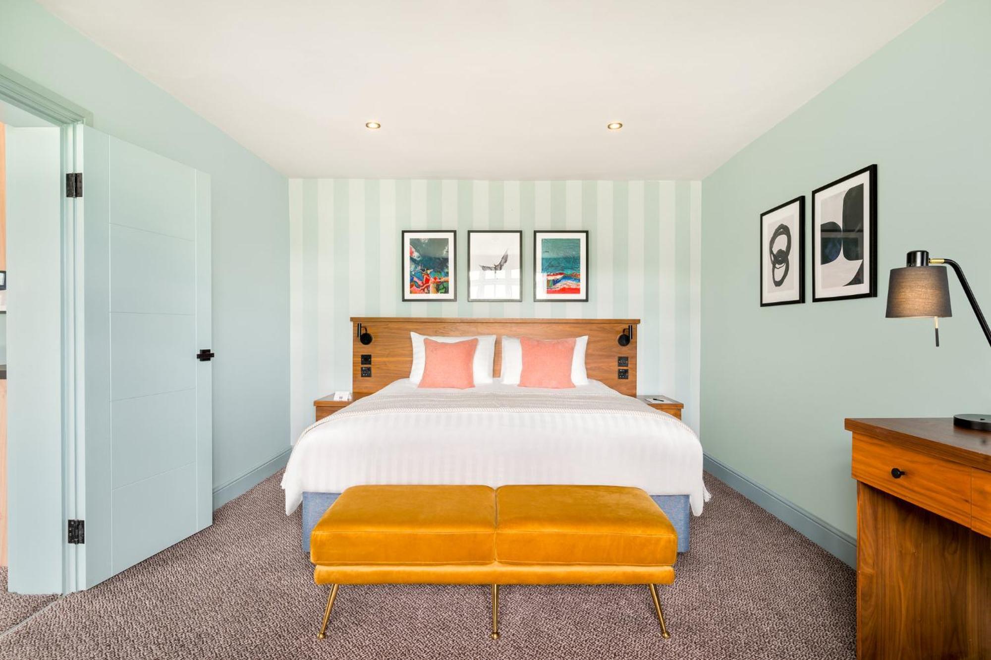 Voco Lythe Hill Hotel & Spa By Ihg Haslemere Buitenkant foto