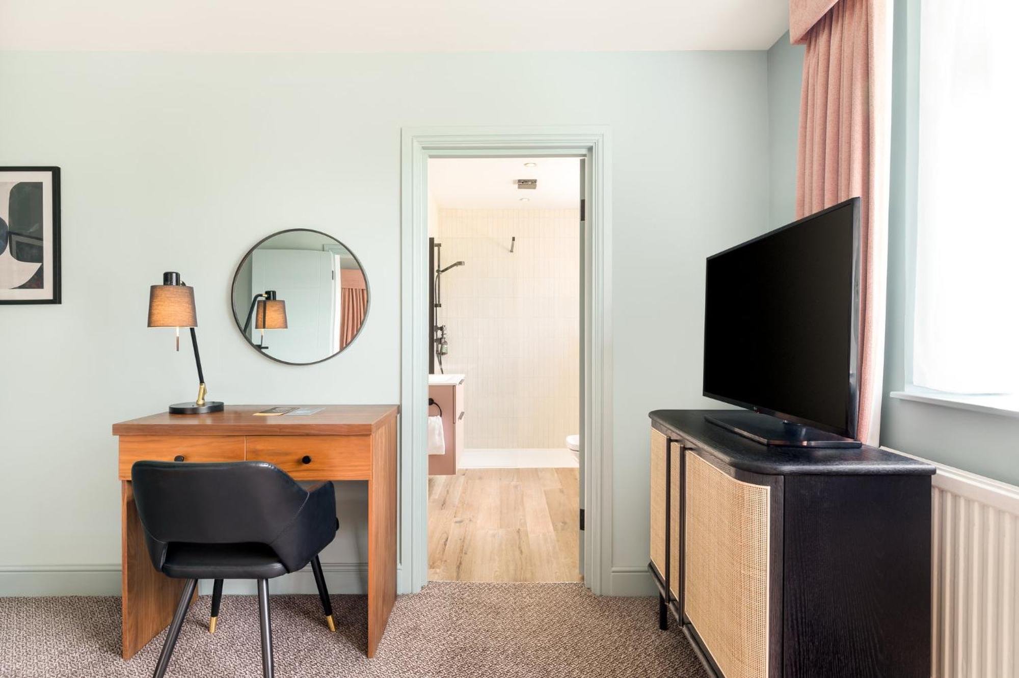 Voco Lythe Hill Hotel & Spa By Ihg Haslemere Buitenkant foto