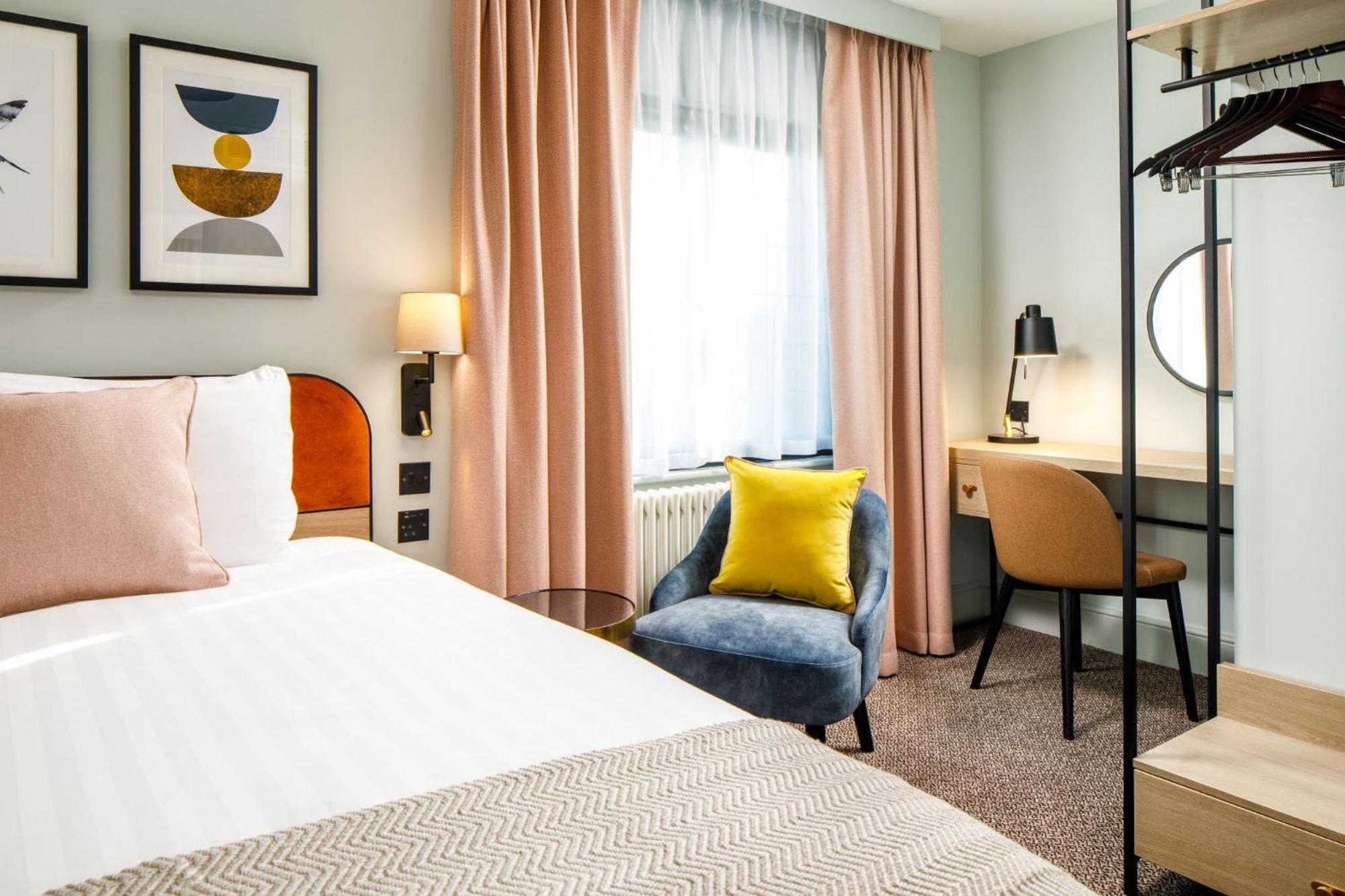 Voco Lythe Hill Hotel & Spa By Ihg Haslemere Buitenkant foto